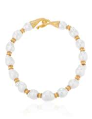 ELIZABETH GAGE CULTURED PEARL AND GOLD NECKLACE