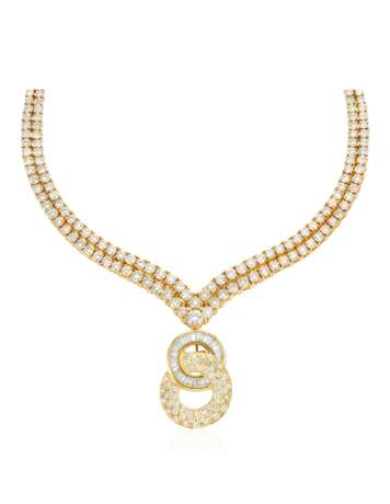 DIAMOND AND GOLD PENDANT NECKLACE - фото 1