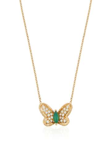 VAN CLEEF & ARPELS DIAMOND AND CHRYSOPRASE BUTTERFLY BROOCH - фото 1