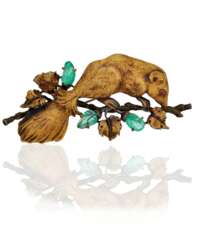 BUCCELLATI CARVED EMERALD AND GOLD BROOCH