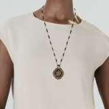 ONYX, SEED PEARL AND ENAMEL LOCKET PENDANT NECKLACE - Foto 4