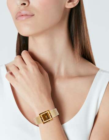 Piaget. PIAGET TIGER'S EYE AND GOLD WATCH - фото 4