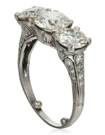 DIAMOND AND PLATINUM RING WITH GIA REPORTS - фото 2