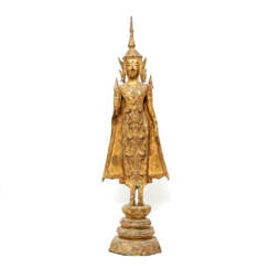 Stehender gekrönter Buddha im Fürstenschmuck. THAILAND/RATTANAKOSIN, 19./20. Jahrhundert