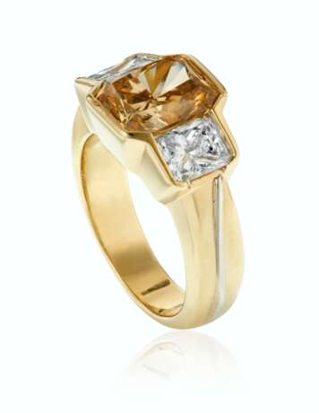 FANCY DEEP BROWNISH YELLOW DIAMOND RING WITH GIA REPORT - фото 2