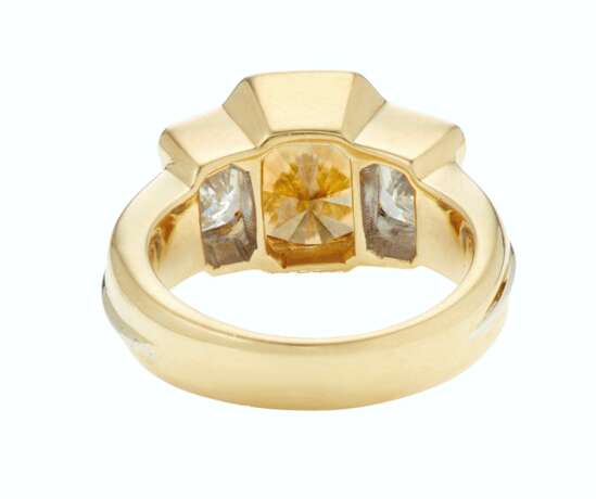 FANCY DEEP BROWNISH YELLOW DIAMOND RING WITH GIA REPORT - фото 3