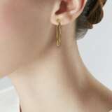 Cartier. CARTIER 'TRINITY' TRI-COLORED GOLD HOOP EARRINGS - photo 3
