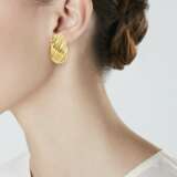 DAIVD WEBB GOLD HALF-HOOP EARRINGS - photo 3