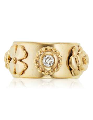 Chanel. CHANEL GOLD AND DIAMOND RING - photo 1