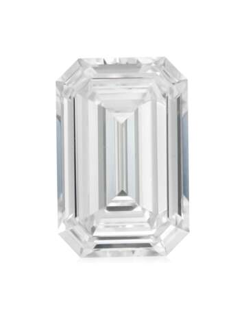 EMERALD-CUT DIAMOND RING OF 3.56 CARATS WITH GIA REPORT - photo 1