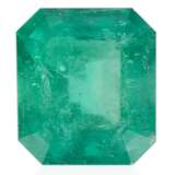 UNMOUNTED EMERALD OF 7.93 CARATS WITH AGL REPORT - photo 1