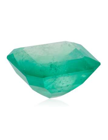 UNMOUNTED EMERALD OF 7.93 CARATS WITH AGL REPORT - photo 2
