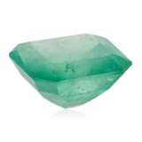 UNMOUNTED EMERALD OF 7.93 CARATS WITH AGL REPORT - фото 2
