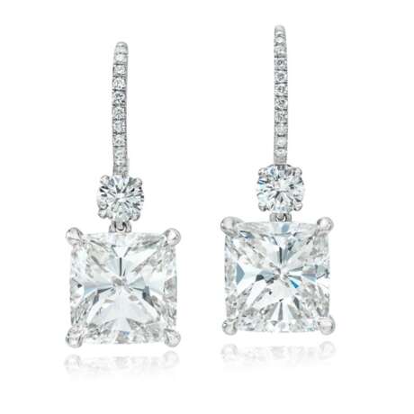 Pair of Diamond Earrings - фото 1