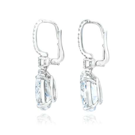 Pair of Diamond Earrings - фото 2