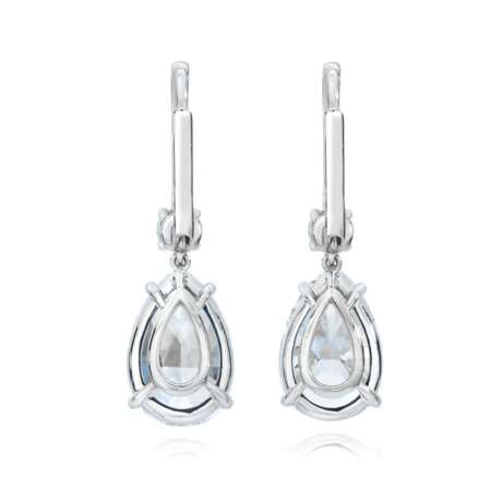 Pair of Diamond Earrings - фото 3