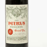 PETRUS POMEROL 'Grand Vin' seltene Rotweinflasche, 1985 - photo 2