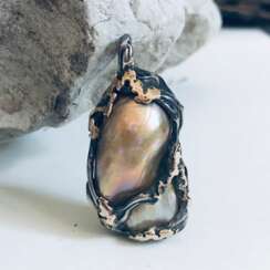 Baroque pearl pendant in gold and silver