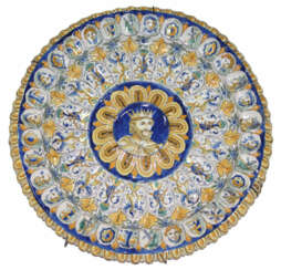 Hunched plate depicting the king