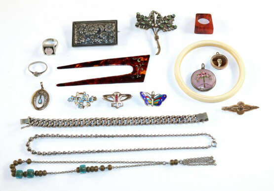 Art Nouveau and antique jewelry - photo 3