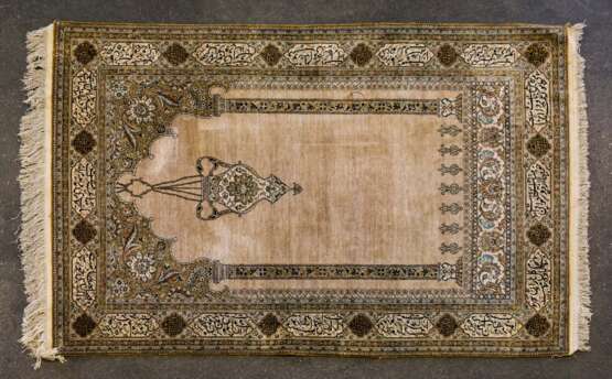 Orientteppich aus Seide. 20. Jahrhundert, ca. 162x107 cm - Foto 1