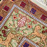 Orientteppich aus Seide. IRAN, 20. Jahrhundert, ca. 136x94 cm - Foto 2