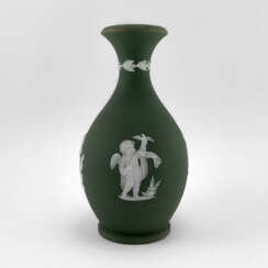 Wedgwood Vase "Vier Jahreszeiten". England, Neoklassizismus, Porzellan, handgefertigt, 1891-1908
