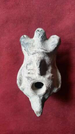 Öllampe „Antike römische Öllampe aus Ton mit Kopf Motiv“, Stein, Steinbildhauerei, 300 - Foto 5