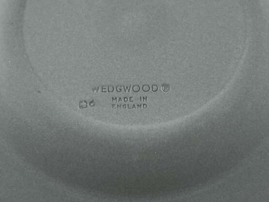 Блюдце для украшений "Укрощение Пегаса". Wedgwood Англия фарфор ручная работа 1962 - 1990 гг. Wedgwood Фарфор Великобритания 1962 г. - фото 5