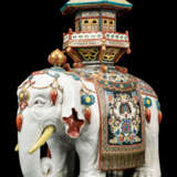 A JAPANESE PORCELAIN MODEL OF AN ELEPHANT - Foto 5