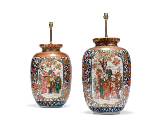 A PAIR OF JAPANESE IMARI PORCELAIN VASES, MOUNTED AS LAMPS - фото 3