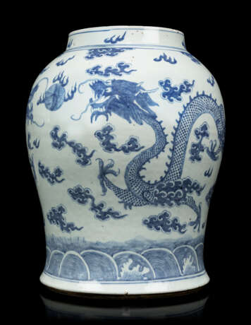 A PAIR OF CHINESE BLUE AND WHITE PORCELAIN VASES - Foto 6