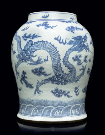 A PAIR OF CHINESE BLUE AND WHITE PORCELAIN VASES - photo 7