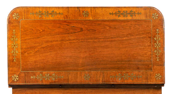 A PAIR OF GEORGE IV BRASS-INLAID ROSEWOOD CARD TABLES - Foto 4