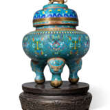 A CHINESE CLOISONNE-ENAMEL LARGE TRIPOD CENSOR AND COVER, ON STAND - photo 1