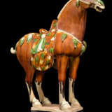 A PAIR OF CHINESE GLAZED POTTERY HORSES - фото 3