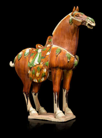 A PAIR OF CHINESE GLAZED POTTERY HORSES - Foto 3