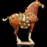 A PAIR OF CHINESE GLAZED POTTERY HORSES - фото 8