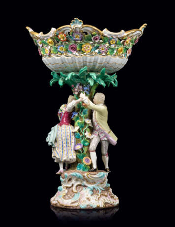 Meissen Porcelain Factory. TWO LARGE MEISSEN PORCELAIN FLOWER-ENCRUSTED FIGURAL CENTREPIECES - Foto 3