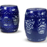 A NEAR PAIR OF CHINESE COBALT-BLUE AND WHITE GARDEN SEATS - фото 1