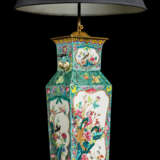 A PAIR OF CHINESE FAMILLE ROSE VASES, MOUNTED AS LAMPS - фото 8