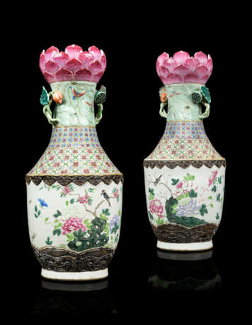 A PAIR OF CHINESE FAMILLE ROSE LOTUS-FORM VASES - фото 1