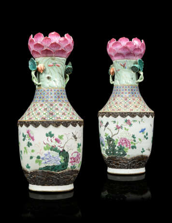 A PAIR OF CHINESE FAMILLE ROSE LOTUS-FORM VASES - фото 2