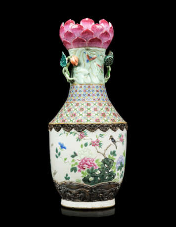 A PAIR OF CHINESE FAMILLE ROSE LOTUS-FORM VASES - photo 3