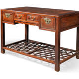 A CHINESE HONGMU CONSOLE TABLE - Foto 2