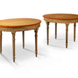 A PAIR OF LATE VICTORIAN SATINWOOD, TULIPWOOD PARCEL-GILT AND POLYCHROME-DECORATED CARD TABLES - Foto 4