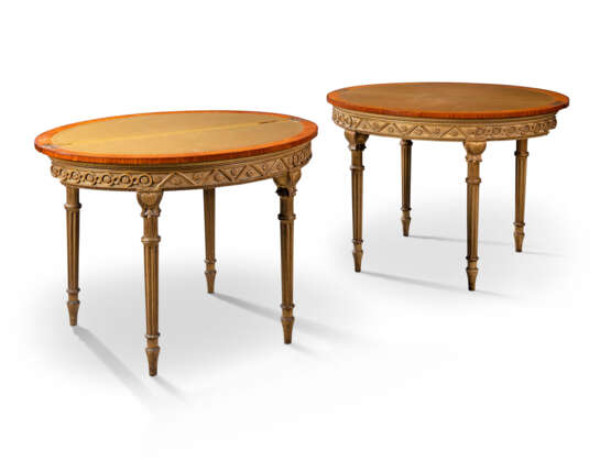 A PAIR OF LATE VICTORIAN SATINWOOD, TULIPWOOD PARCEL-GILT AND POLYCHROME-DECORATED CARD TABLES - Foto 4