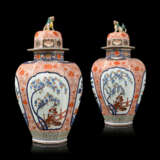 A PAIR OF JAPANESE IMARI PORCELAIN VASES AND COVERS - photo 1