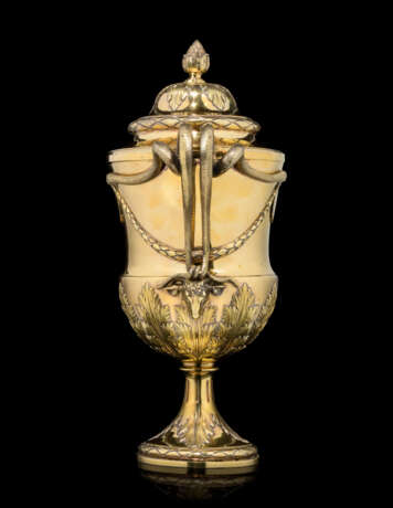 Parker & Wakelin. A GEORGE III SILVER-GILT CUP AND COVER - photo 2