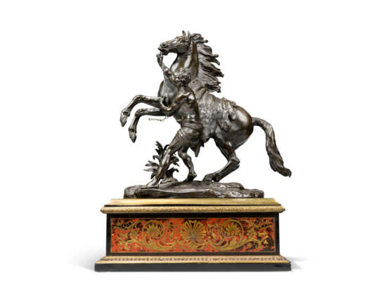 Boulle, Andre-Charles. A PAIR OF FRENCH BRONZE 'MARLY' HORSE GROUPS, ON CUT-BRASS AND TORTOISESHELL-INLAID 'BOULLE' BASES - photo 3